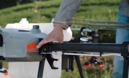 โดรนการเกษตร DJI รุ่น AGRAS T30