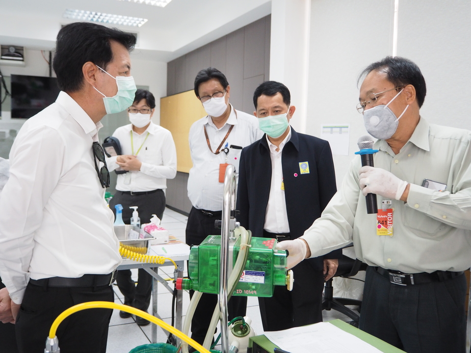 เลขาธิการคณะกรรมการวิจัยแห่งชาติ เข้าเยี่ยมชมศูนย์รับซ่อมเครื่องช่วยหายใจ Bird Ventilator