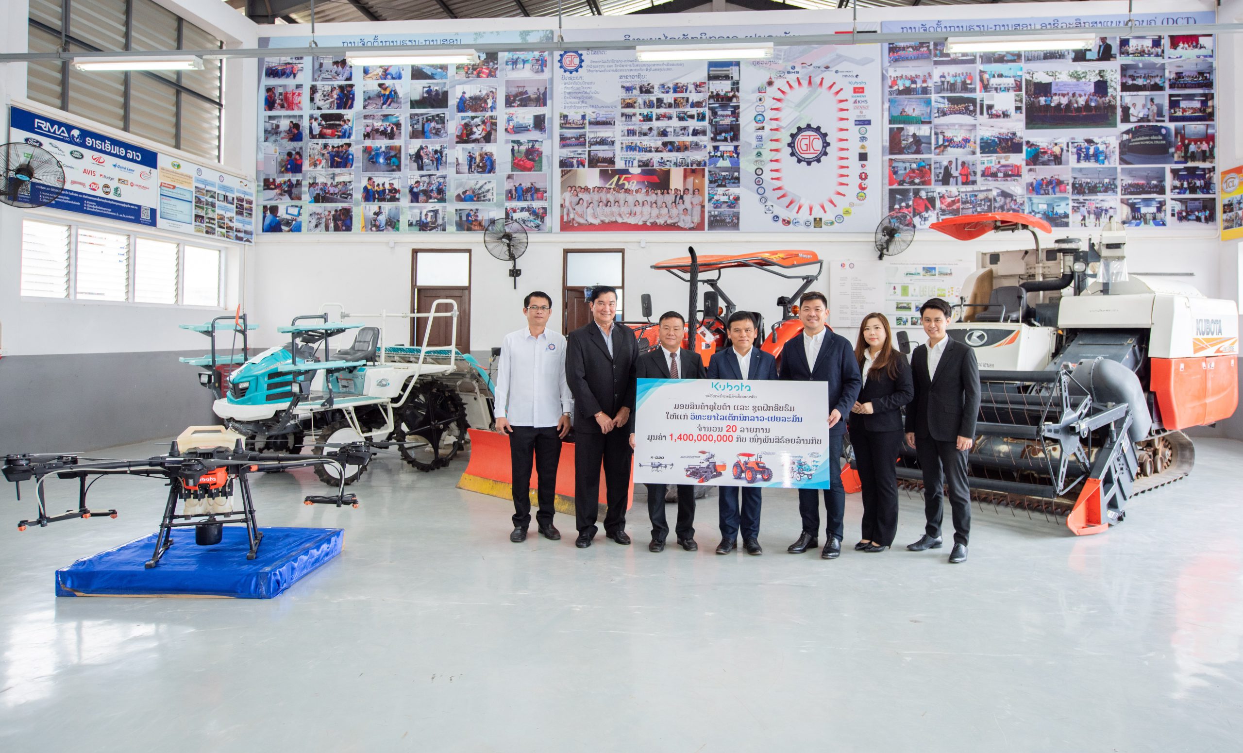 สยามคูโบต้า และคูโบต้าลาว ร่วมกับ วิทยาลัยเทคนิคลาว – เยอรมัน จัดพิธีลงนามข้อตกลงความร่วมมือฯ พัฒนาหลักสูตรด้านเทคโนโลยีนวัตกรรมการเกษตร มุ่งผลิตบัณฑิตช่างเครื่องจักรกสิกรรมระดับคุณภาพ ป้อนตลาดแรงงานใน สปป.ลาว