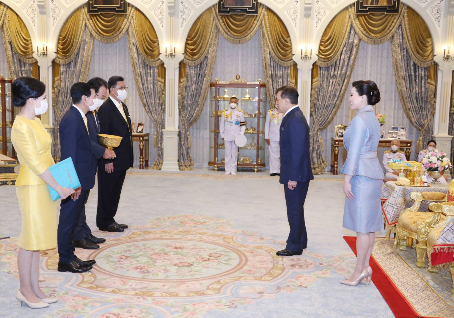 พระบาทสมเด็จพระเจ้าอยู่หัว และสมเด็จพระนางเจ้า ฯ พระบรมราชินี พระราชทานพระบรมราชวโรกาสให้ ผู้บริหารสยามคูโบต้า และเอสซีจี น้อมเกล้า ฯ ถวายเครื่องจักรกลการเกษตร
