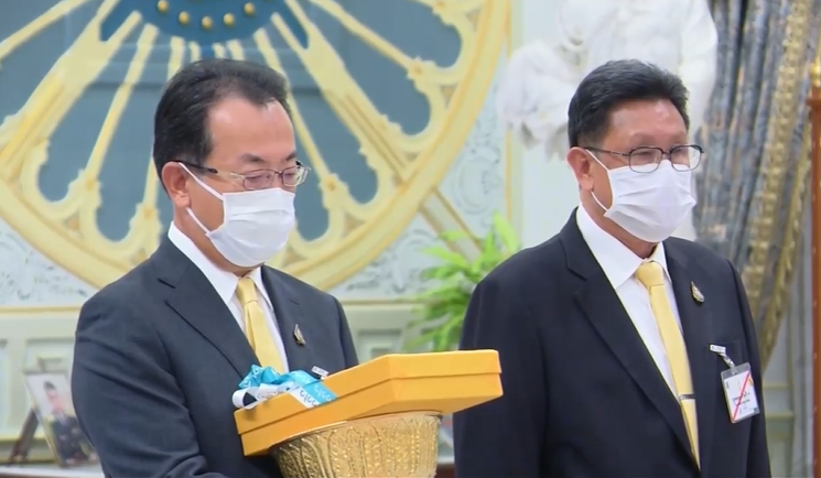 พระบาทสมเด็จพระเจ้าอยู่หัว และสมเด็จพระนางเจ้า ฯ พระบรมราชินี พระราชทานพระบรมราชวโรกาสให้ ผู้บริหารสยามคูโบต้า และเอสซีจี น้อมเกล้า ฯ ถวายเครื่องจักรกลการเกษตร
