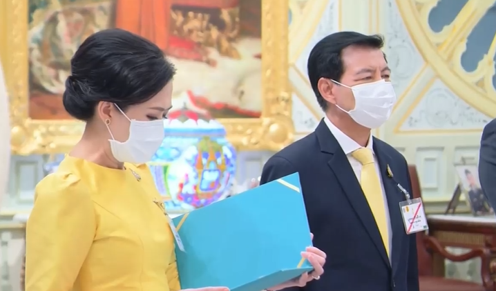 พระบาทสมเด็จพระเจ้าอยู่หัว และสมเด็จพระนางเจ้า ฯ พระบรมราชินี พระราชทานพระบรมราชวโรกาสให้ ผู้บริหารสยามคูโบต้า และเอสซีจี น้อมเกล้า ฯ ถวายเครื่องจักรกลการเกษตร