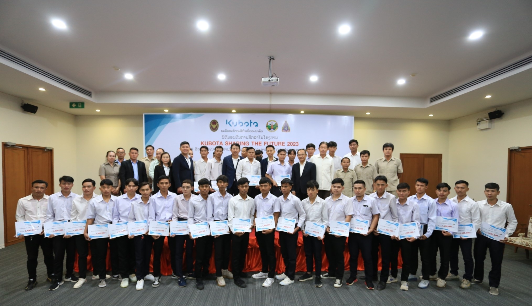สยามคูโบต้า และคูโบต้าลาว ร่วมกับ สถานกงสุลใหญ่แห่งราชอาณาจักรไทย ประจำแขวงสะหวันนะเขต มอบทุนกว่า 120,000,000 กีบ เติมเต็มโอกาสและคุณภาพชีวิตการศึกษาแก่เยาวชน